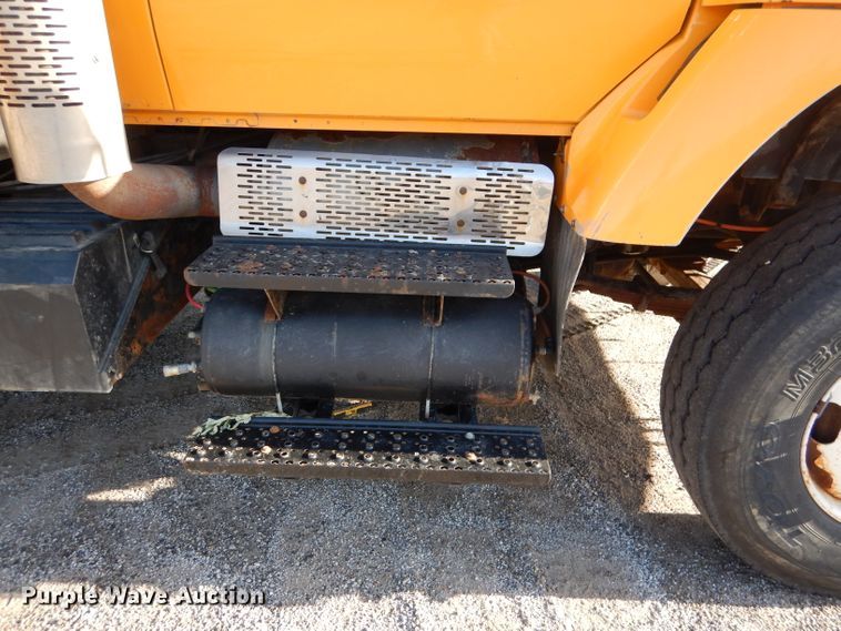 image for item DM1398 2003 International WorkStar 7400  flatbed truck