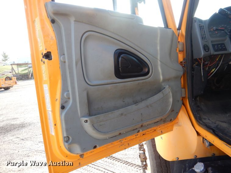 image for item DM1398 2003 International WorkStar 7400  flatbed truck