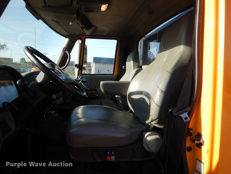 image for item DM1398 2003 International WorkStar 7400  flatbed truck