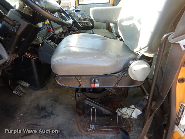 image for item DM1398 2003 International WorkStar 7400  flatbed truck