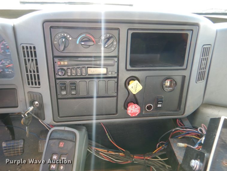 image for item DM1398 2003 International WorkStar 7400  flatbed truck