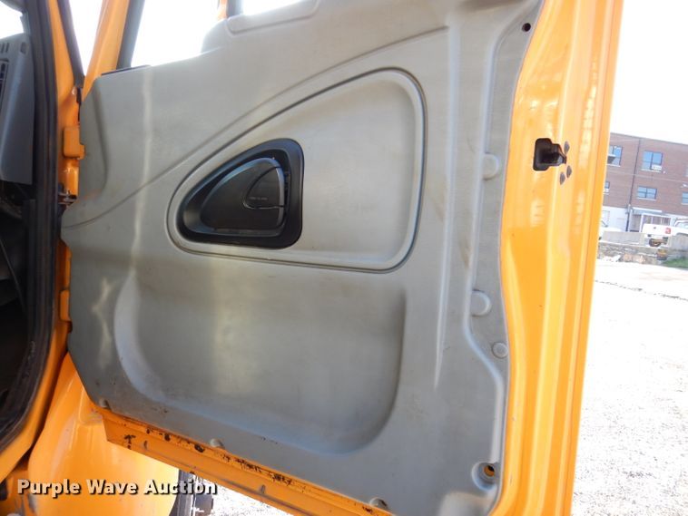 image for item DM1398 2003 International WorkStar 7400  flatbed truck