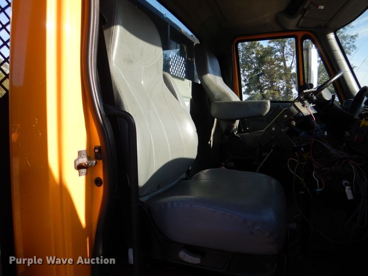 image for item DM1398 2003 International WorkStar 7400  flatbed truck