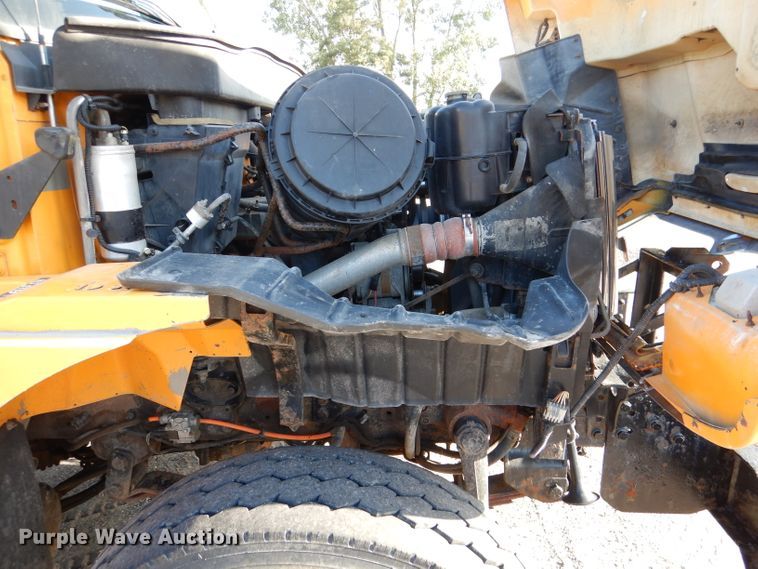 image for item DM1398 2003 International WorkStar 7400  flatbed truck