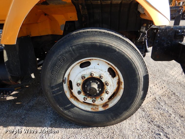 image for item DM1398 2003 International WorkStar 7400  flatbed truck