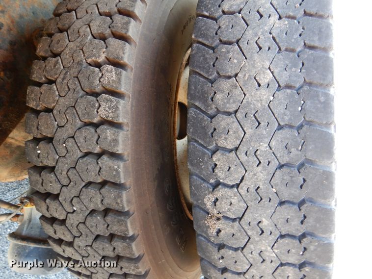 image for item DM1398 2003 International WorkStar 7400  flatbed truck