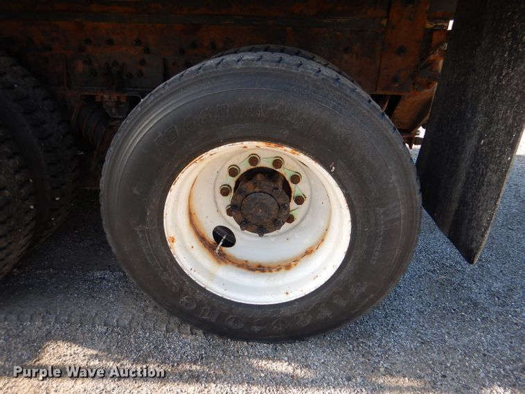 image for item DM1398 2003 International WorkStar 7400  flatbed truck