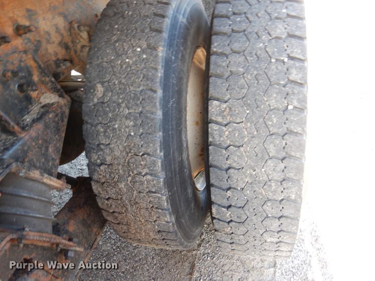 image for item DM1398 2003 International WorkStar 7400  flatbed truck