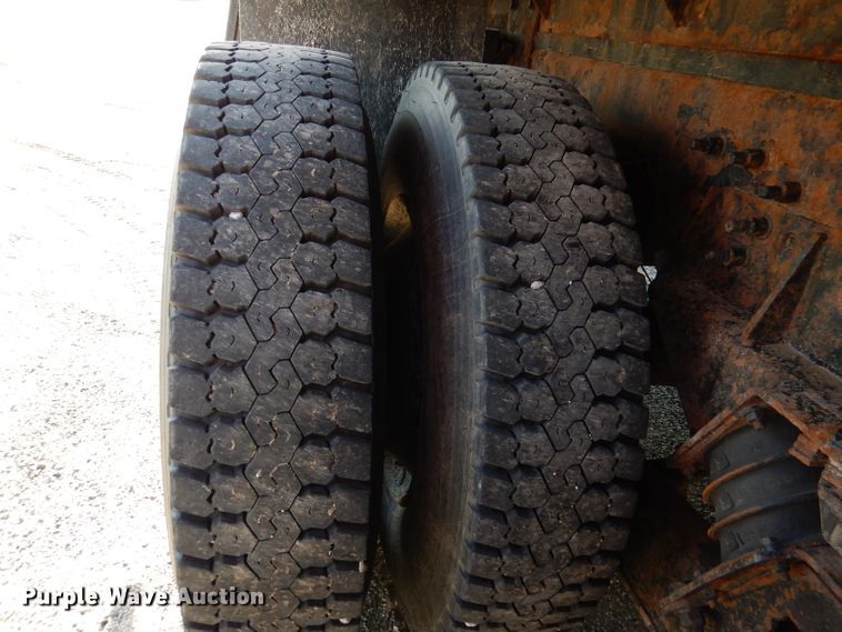 image for item DM1398 2003 International WorkStar 7400  flatbed truck