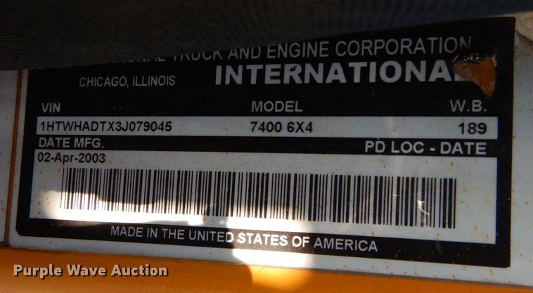 image for item DM1398 2003 International WorkStar 7400  flatbed truck