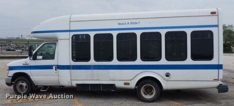 image for item DM2938 2009 Ford E450  shuttle bus