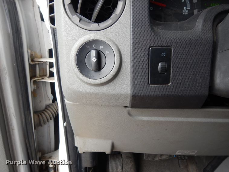 image for item DM2938 2009 Ford E450  shuttle bus