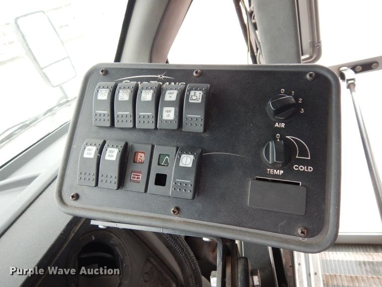 image for item DM2938 2009 Ford E450  shuttle bus