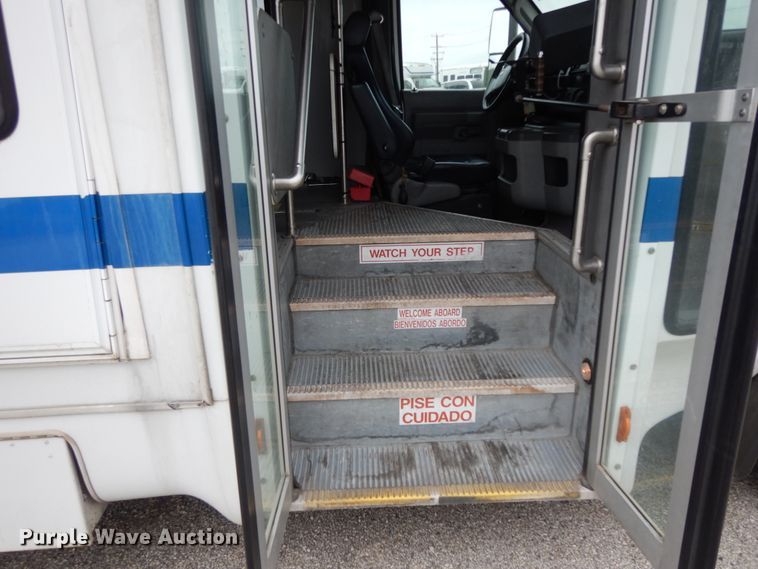 image for item DM2938 2009 Ford E450  shuttle bus