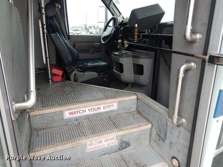 image for item DM2938 2009 Ford E450  shuttle bus