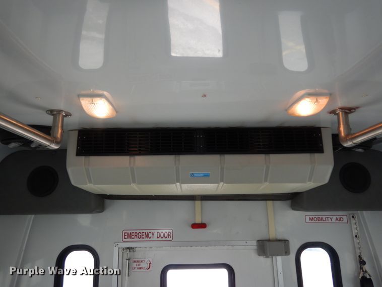 image for item DM2938 2009 Ford E450  shuttle bus