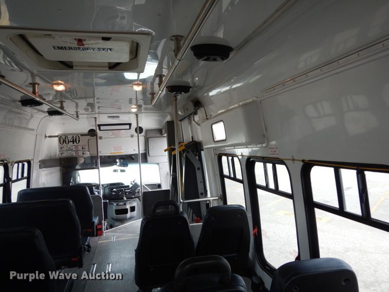 image for item DM2938 2009 Ford E450  shuttle bus