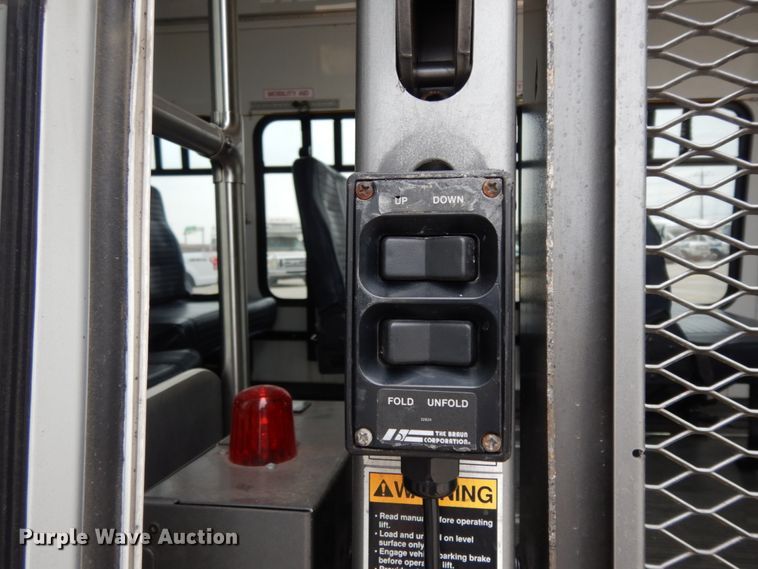 image for item DM2938 2009 Ford E450  shuttle bus