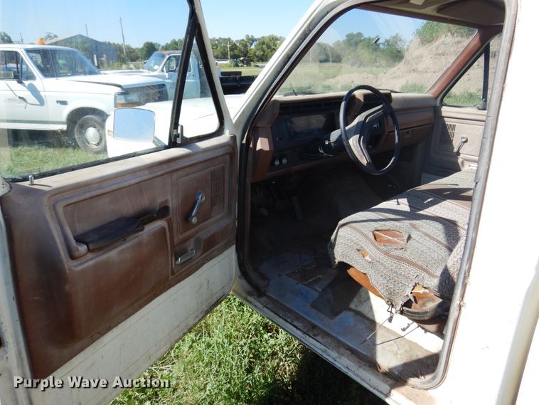 image for item DM5027 1982 Ford F100  pickup truck