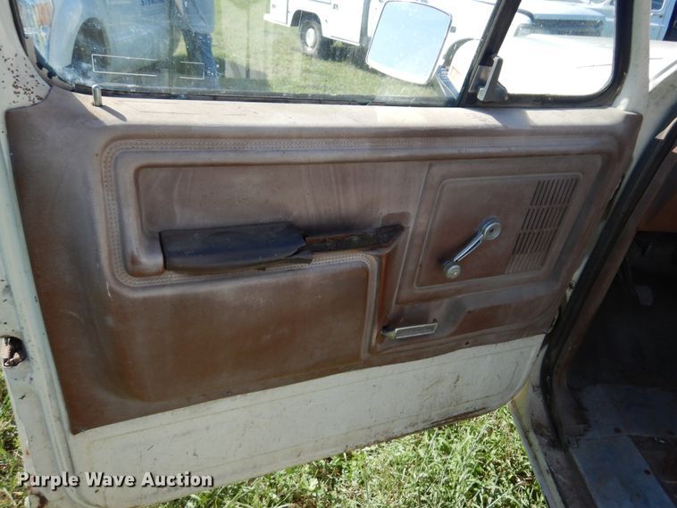 image for item DM5027 1982 Ford F100  pickup truck