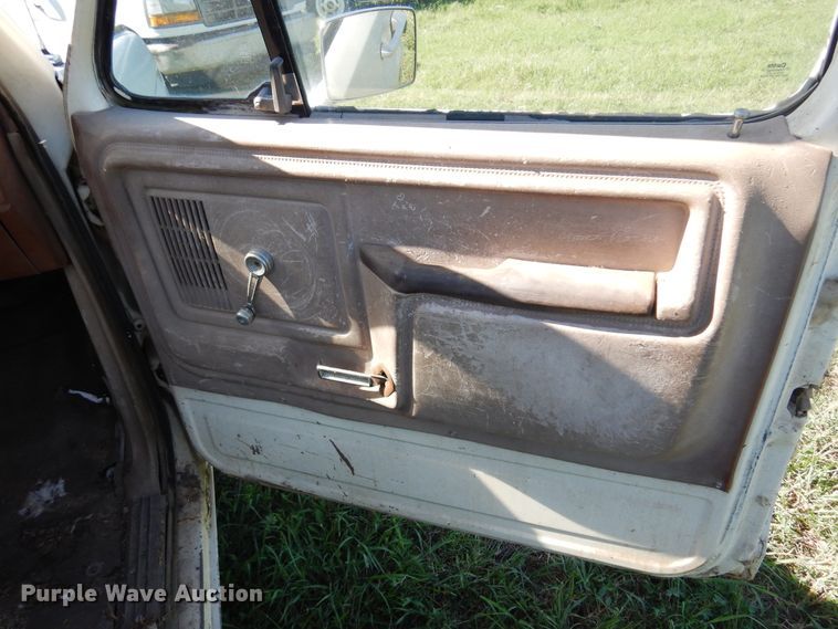 image for item DM5027 1982 Ford F100  pickup truck