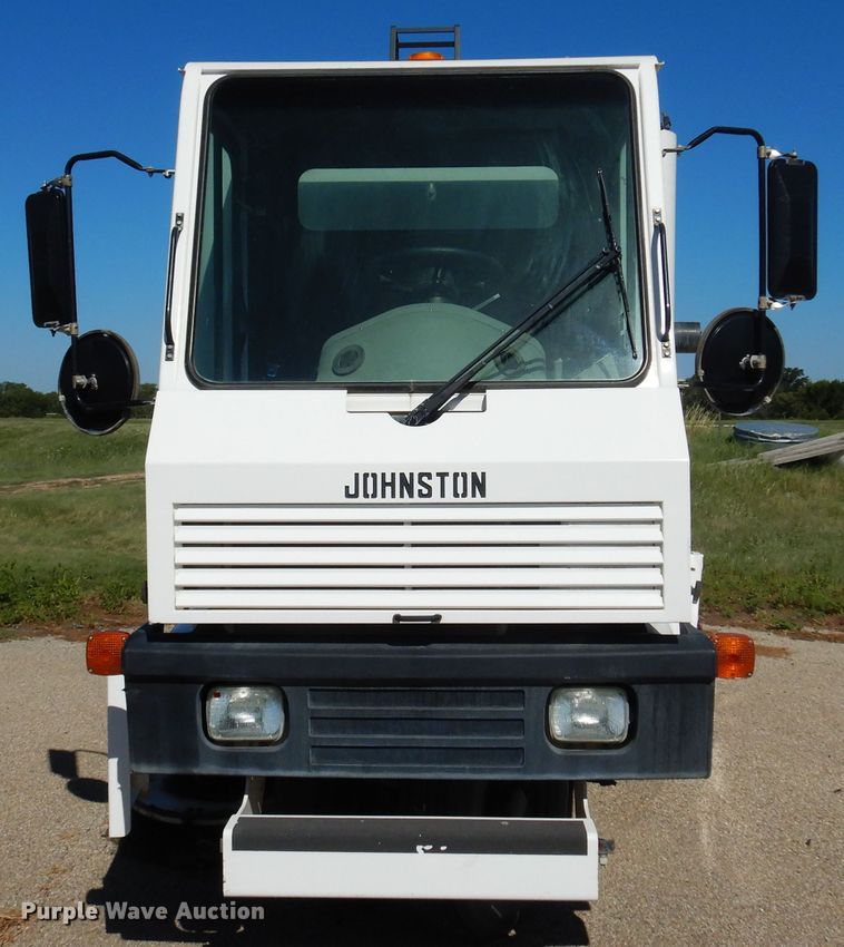 image for item DM5029 2004 Johnston 3000  street sweeper