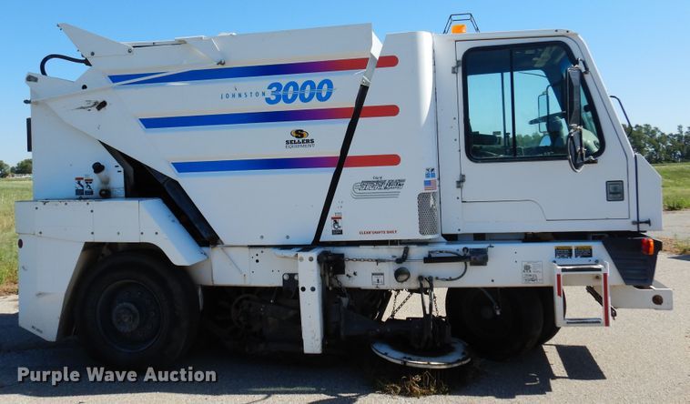image for item DM5029 2004 Johnston 3000  street sweeper