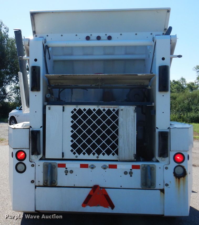 image for item DM5029 2004 Johnston 3000  street sweeper