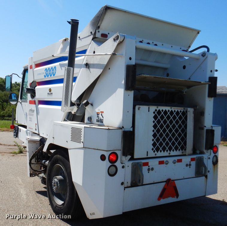 image for item DM5029 2004 Johnston 3000  street sweeper
