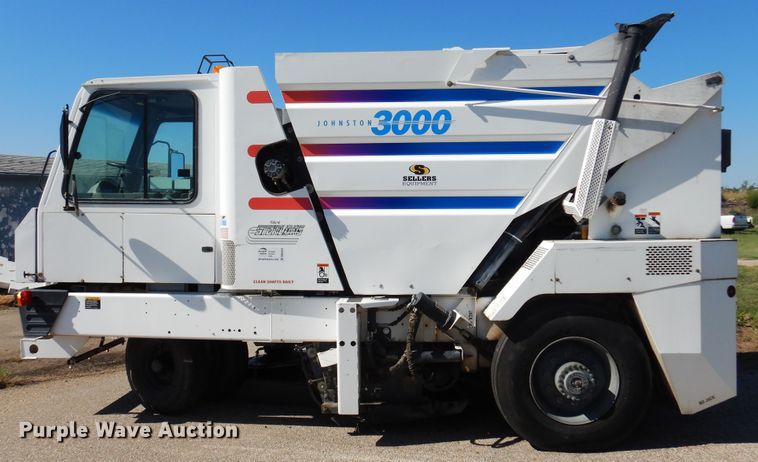 image for item DM5029 2004 Johnston 3000  street sweeper