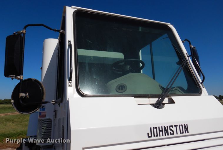 image for item DM5029 2004 Johnston 3000  street sweeper