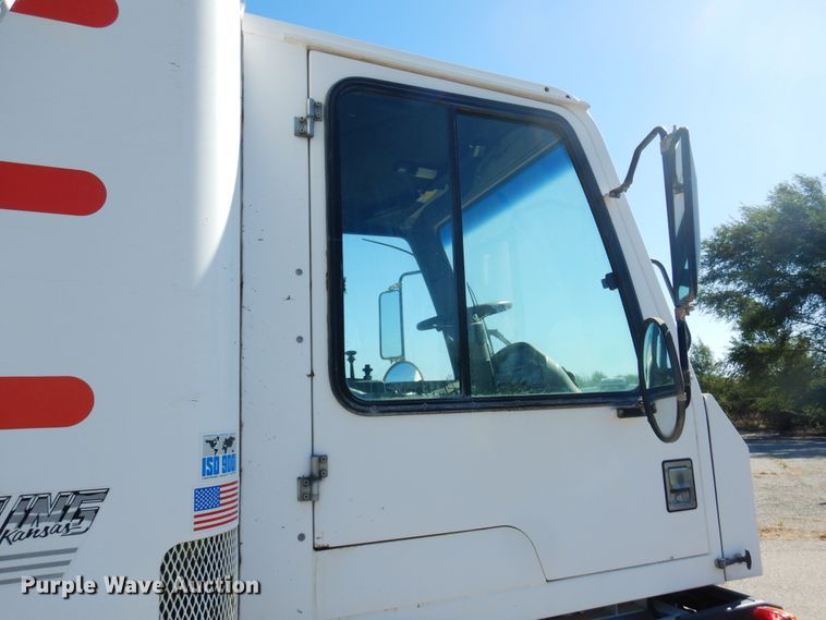 image for item DM5029 2004 Johnston 3000  street sweeper