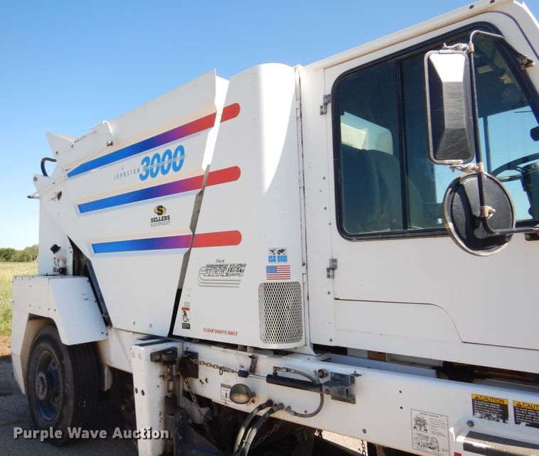 image for item DM5029 2004 Johnston 3000  street sweeper