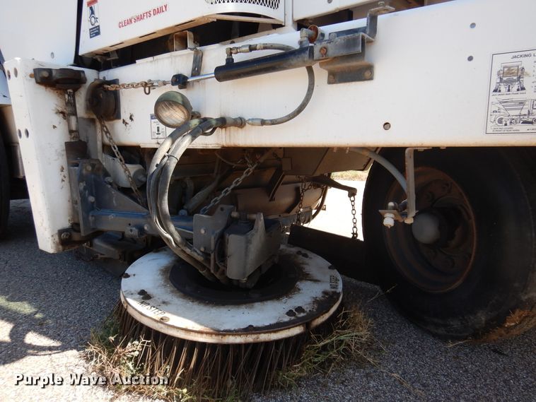 image for item DM5029 2004 Johnston 3000  street sweeper