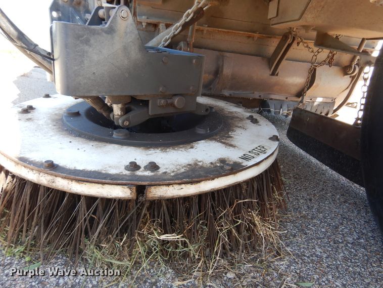 image for item DM5029 2004 Johnston 3000  street sweeper