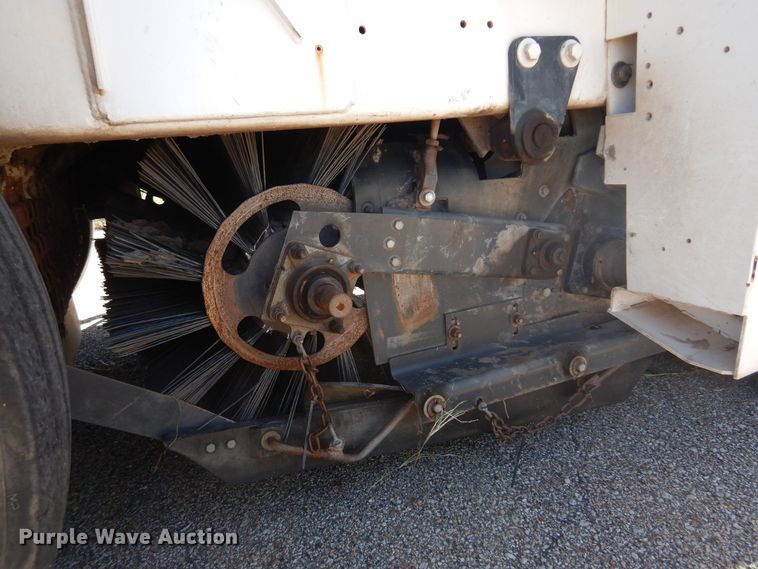 image for item DM5029 2004 Johnston 3000  street sweeper