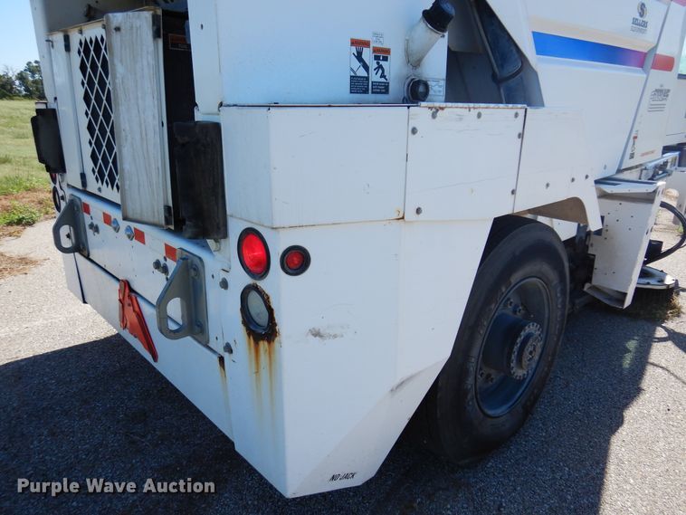 image for item DM5029 2004 Johnston 3000  street sweeper