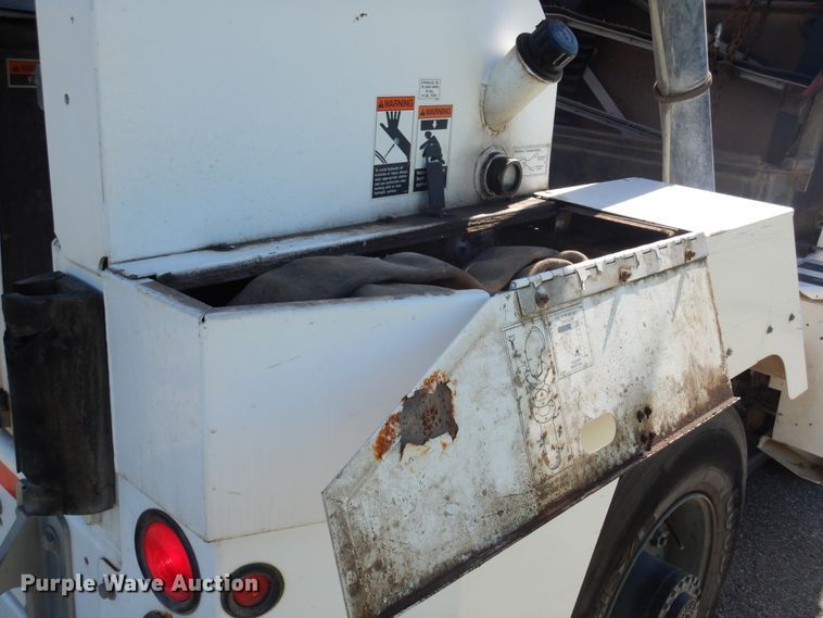 image for item DM5029 2004 Johnston 3000  street sweeper