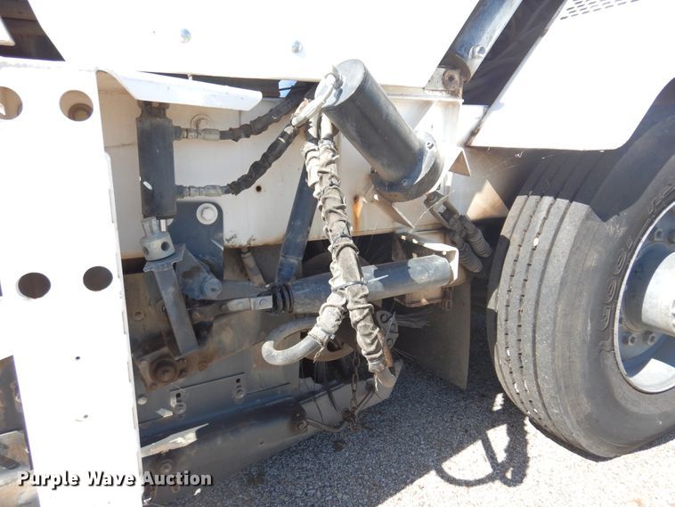 image for item DM5029 2004 Johnston 3000  street sweeper