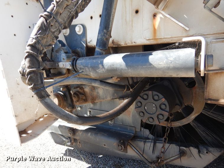 image for item DM5029 2004 Johnston 3000  street sweeper