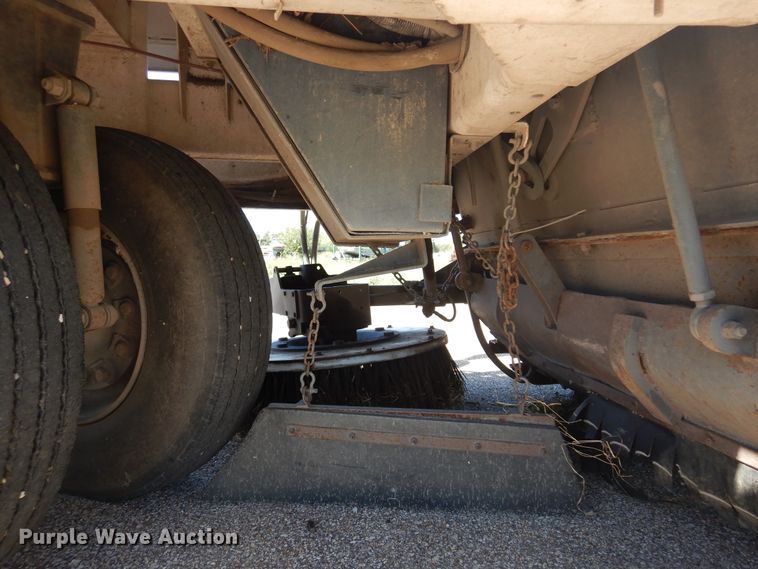 image for item DM5029 2004 Johnston 3000  street sweeper