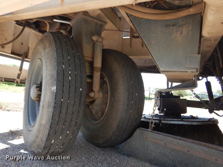 image for item DM5029 2004 Johnston 3000  street sweeper