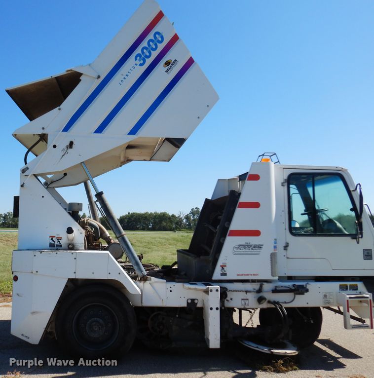 image for item DM5029 2004 Johnston 3000  street sweeper