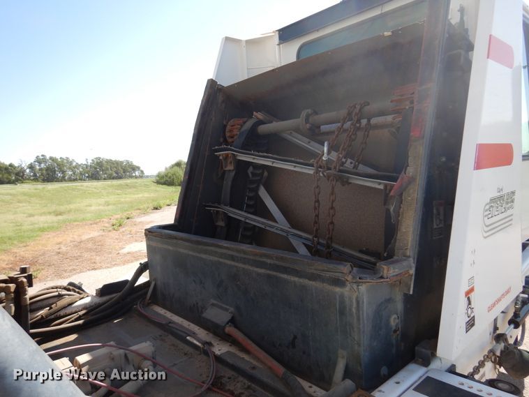 image for item DM5029 2004 Johnston 3000  street sweeper