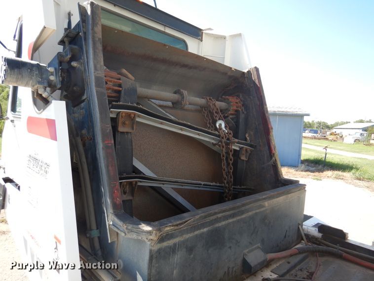 image for item DM5029 2004 Johnston 3000  street sweeper
