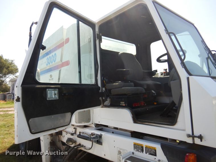 image for item DM5029 2004 Johnston 3000  street sweeper