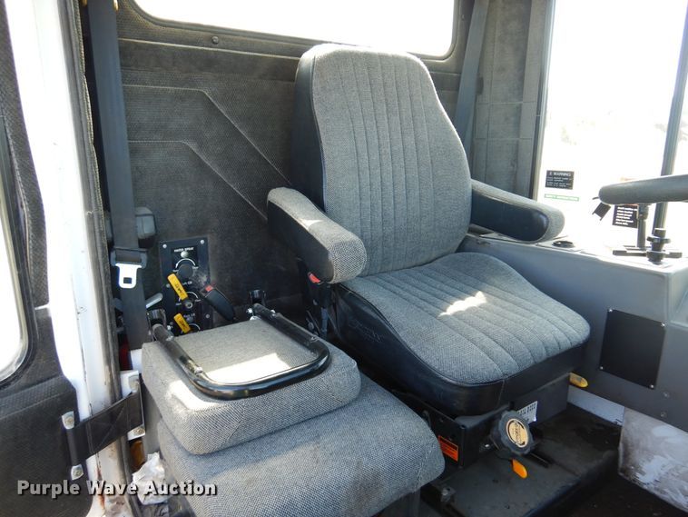 image for item DM5029 2004 Johnston 3000  street sweeper