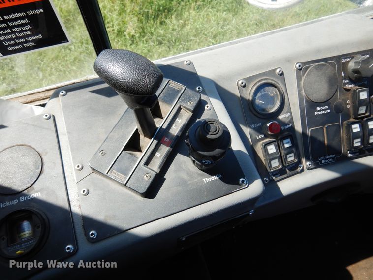 image for item DM5029 2004 Johnston 3000  street sweeper