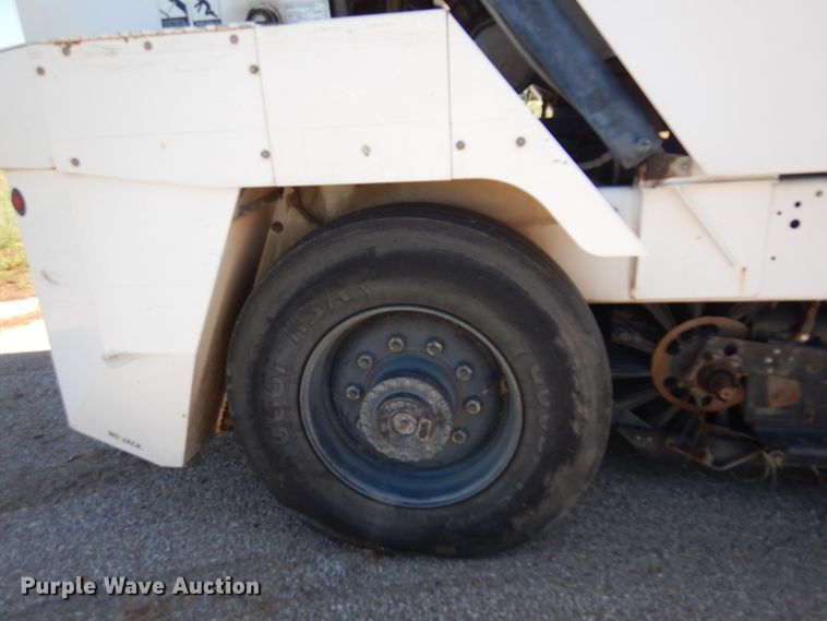 image for item DM5029 2004 Johnston 3000  street sweeper
