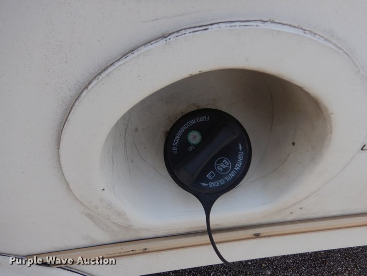 image for item DM6311 2002 Ford Econoline E450  shuttle bus